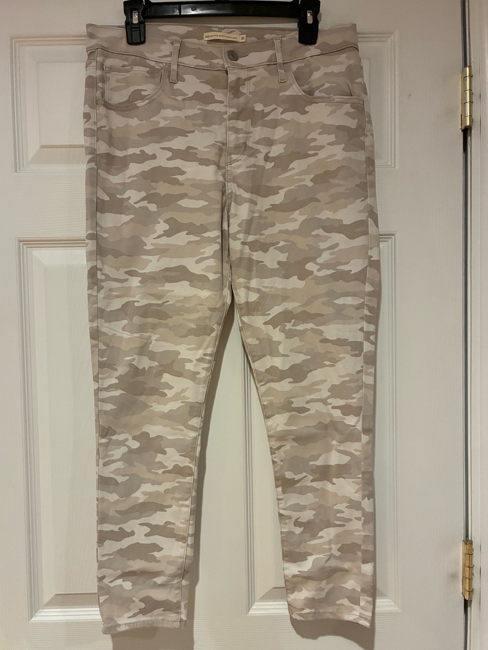 Levi's Beige Camo Skinny Jeans size 10/12